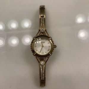 Guess petite vintage bracelet watch in gold tone